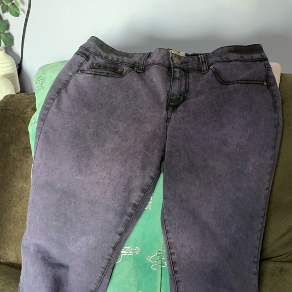 lei Pants - Very cute purple acid wash Lei jeggings